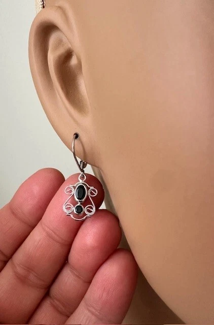 Pendientes colgantes Estate con araña de zafiro de oro blanco de 14 quilates 1,9 g Foto 2 de 4