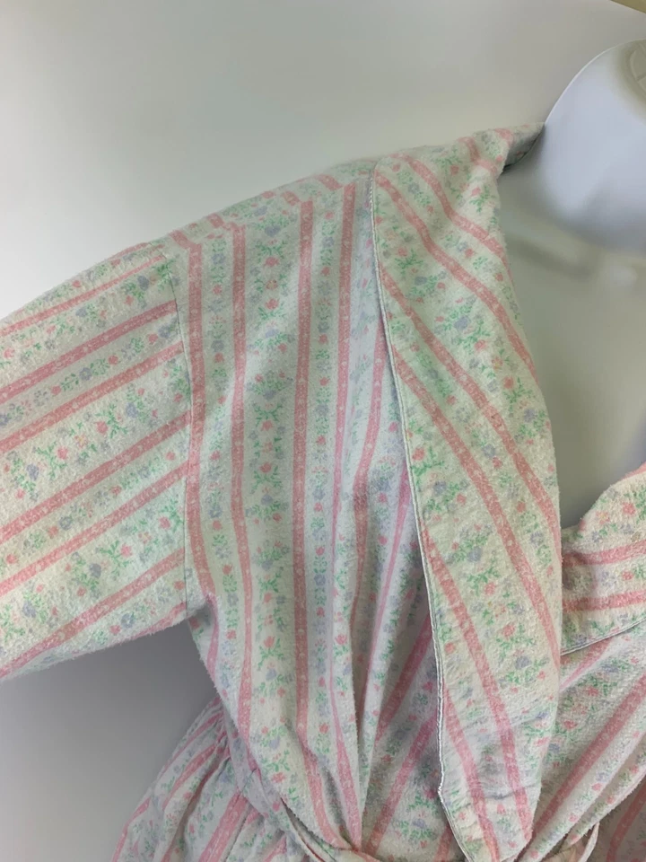 Bata envolvente de franela tirolesa Lanz of Salzburg corazón flores rosa larga para mujer pequeña Foto 3 de 4