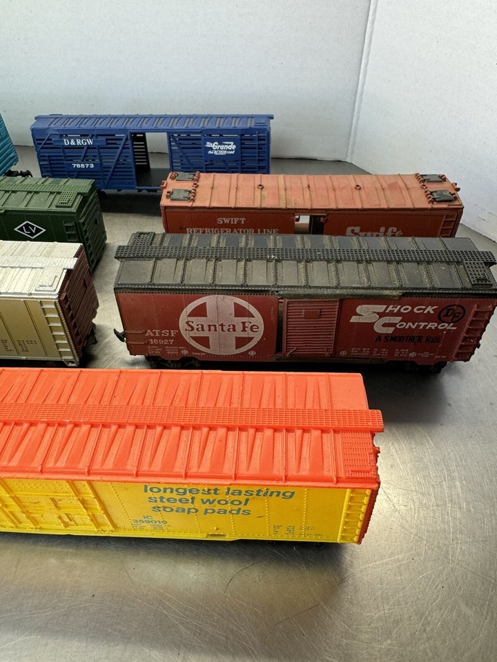 10 CAR LOT TYCO,BACHMANN OTHER HO SCALE MIXED FREIGHT TRAIN FOR PARTS