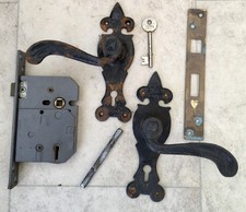 VINTAGE VICTORIAN ARTS AND CRAFTS MORTISE LOCK SET COMPLETE WITH KEY SALVAGE