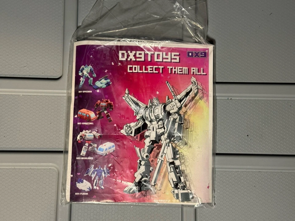 DX9 D05 Chigurh Astrotrain Triple Changer MP Scale - Image 4 of 4