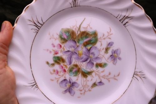 Antiguo conjunto de 5 flores pintadas a mano de China con todos los diferentes diseños en relieve dorado - Imagen 3 de 8