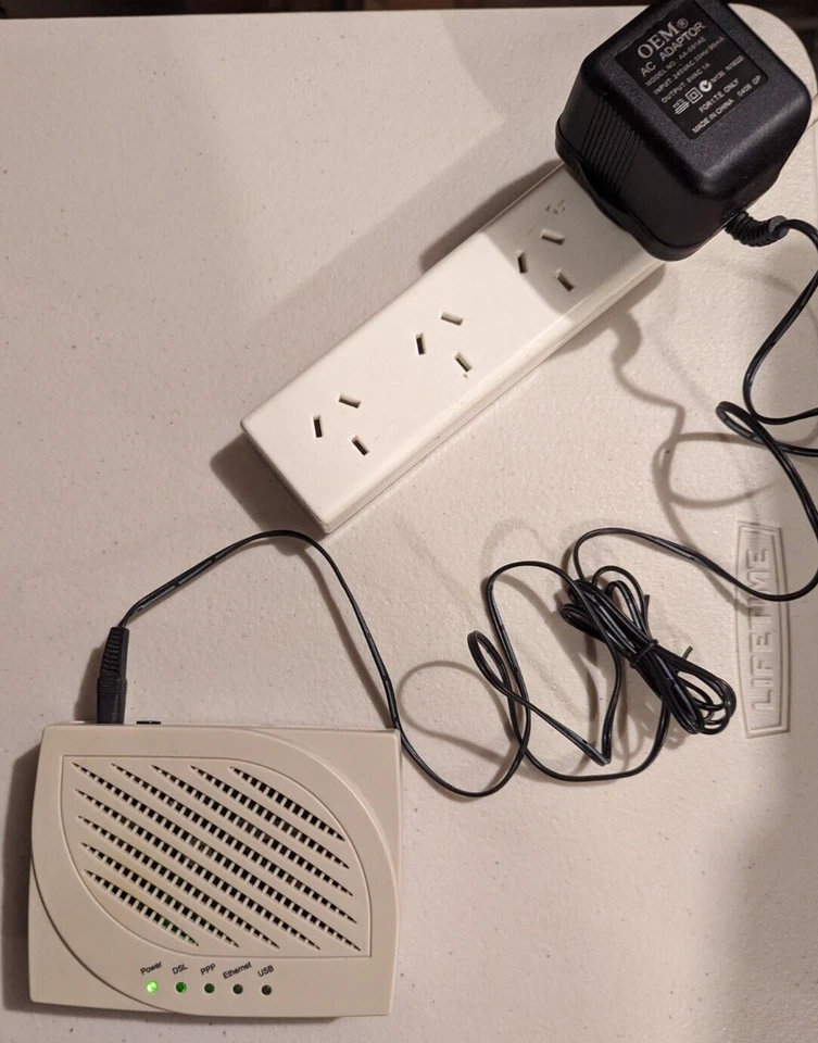 Dynalink ADSL2+ Modem Router RTA1320 - image 4 of 4