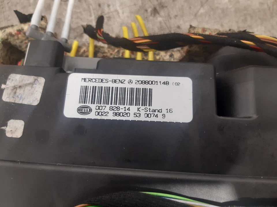 Mercedes CLK 320 W208 2001 bomba de vacío de bloqueo central 2088001148 Foto 2 de 4