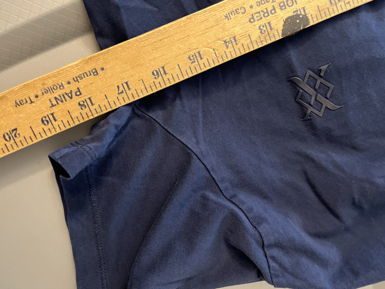 EXPRESS Crew Neck Tee Solid Solid Crew Neck T-Shi… - image 6