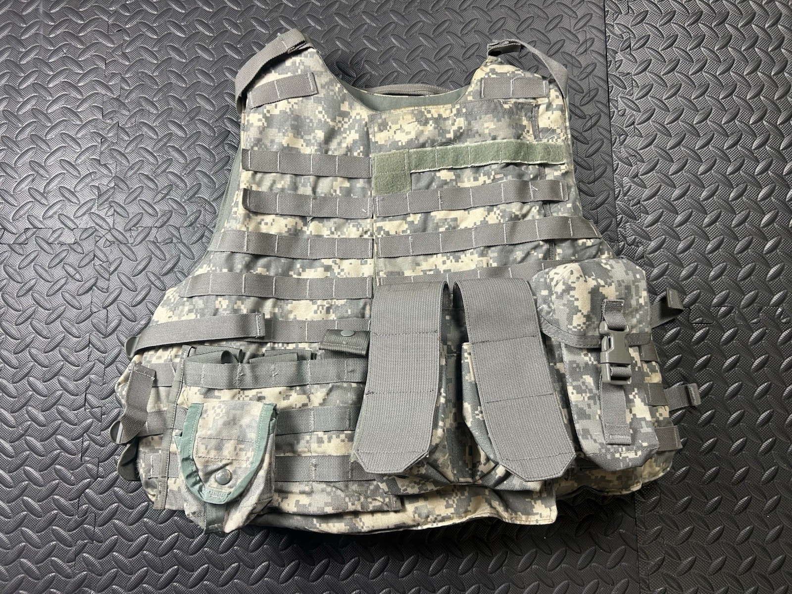 USGI MOLLE II UCP ACU Tactical Vest W/ Pouches Size Extra Large XL OIF OEF GWOT