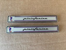 2 PEZZI COPPIA SCRITTA LOGO STEMMA BADGE PININFARINA 60524292 ALFA ROMEO DUETTO