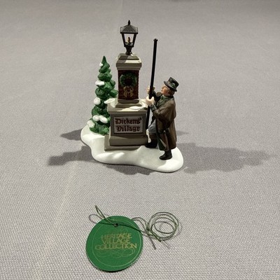 Dept 56 YE OLDE LAMPLIGHTER Dickens Village Sign Christmas Accessory 58393