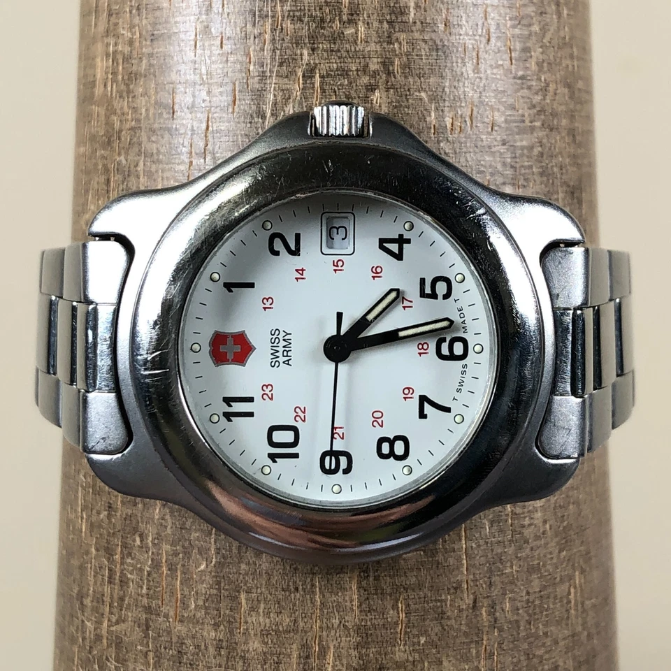 Reloj De Colección Victorinox Ejército Suizo Hombres Oficiales Fecha Tono Plateado Cuarzo 34mm 7" Foto 2 de 4