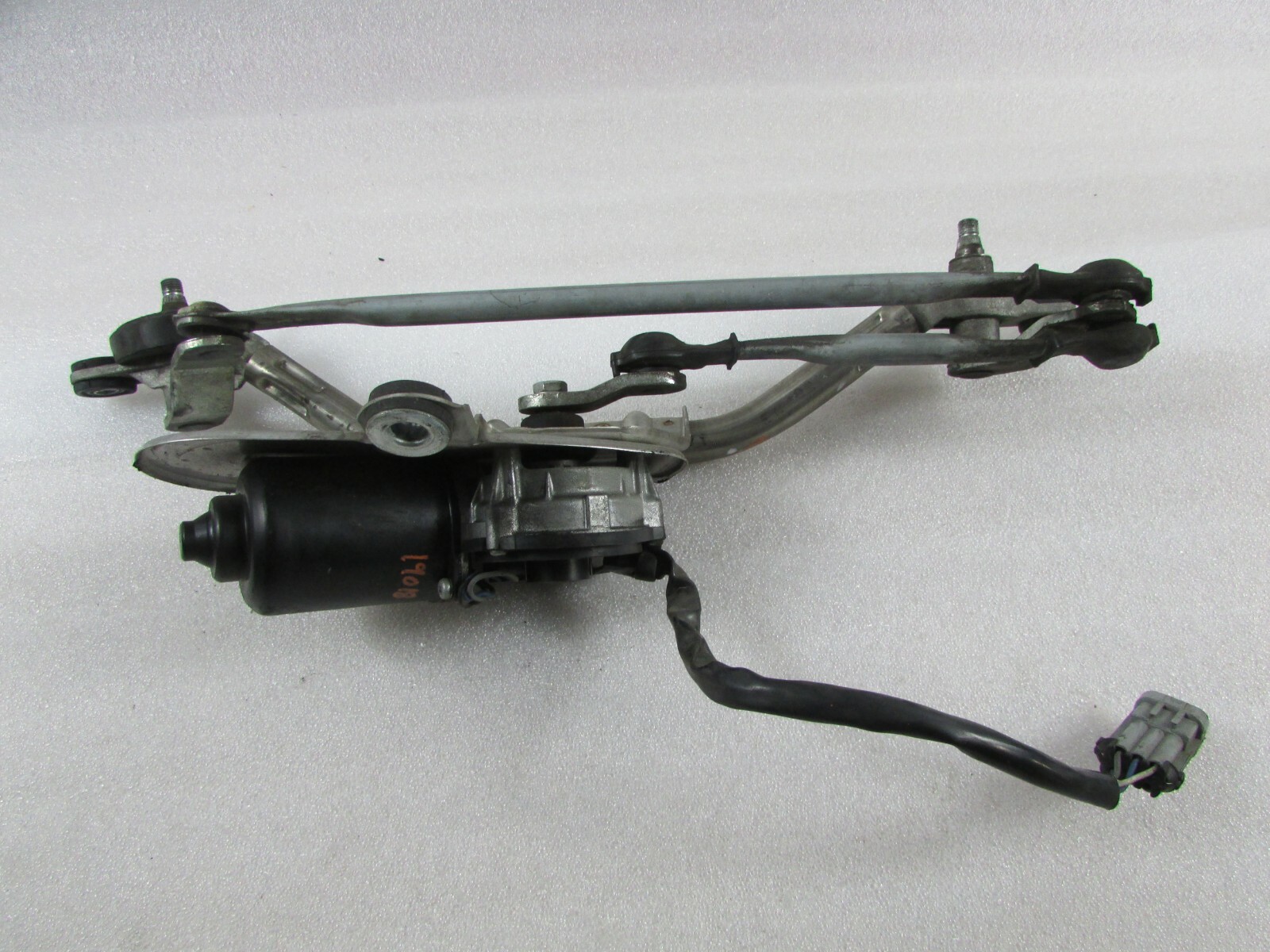 Maserati Quattroporte, Windshield Wiper Transmission w/ Motor, Used P/N 68468000