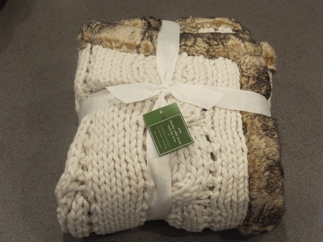 Pottery Barn Chunky Cable Throw Blanket With Fur Trim Ivory Out At Pb For Sale Online Ebay
