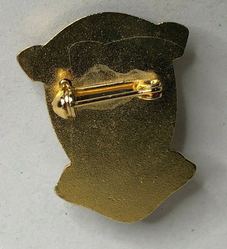 Portadown Bowling Club Enamel Badge 31 x 25 mm - Picture 2 of 3