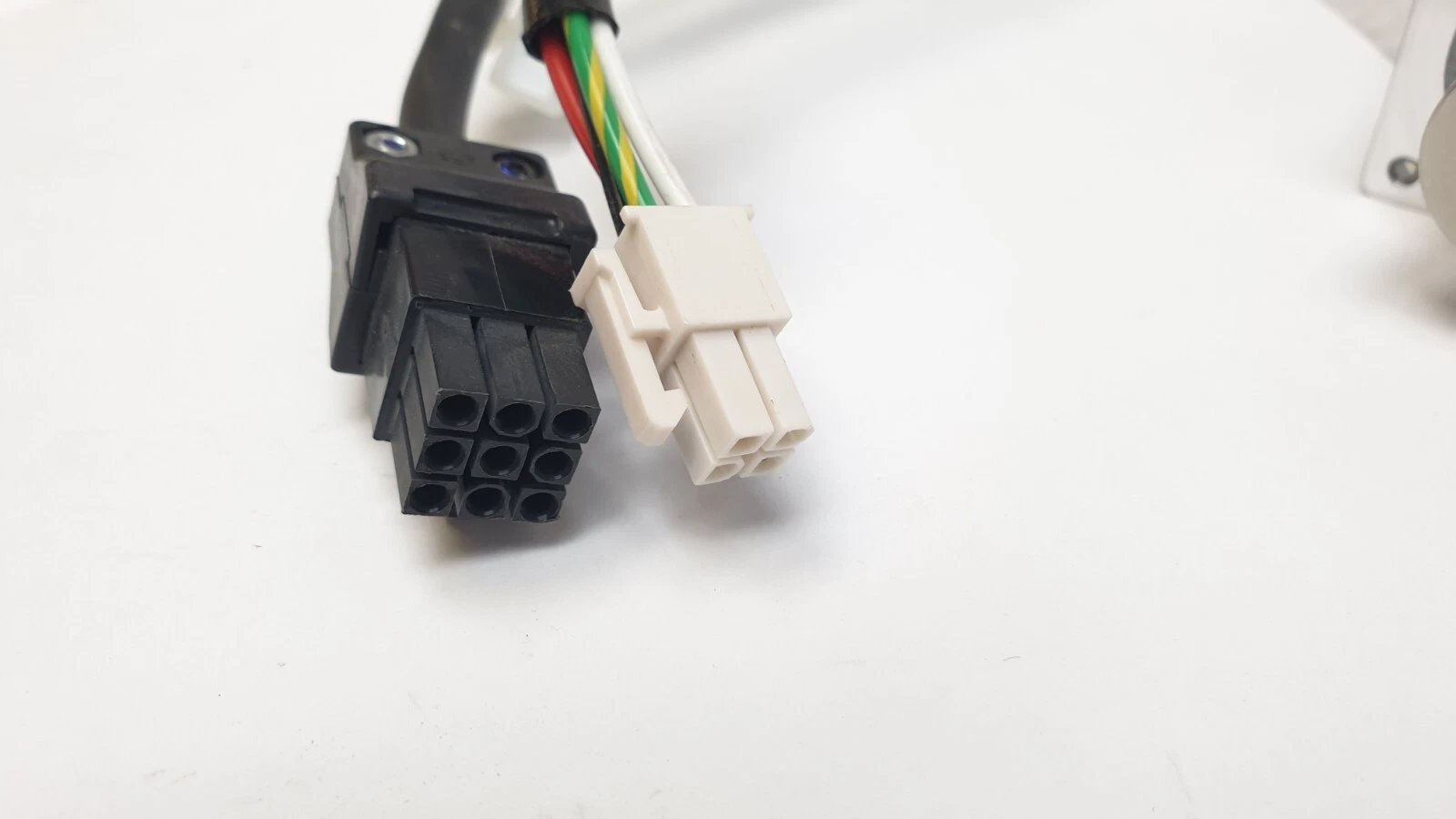 Encoder connector and power connector on the HC-KFS053K motor leads