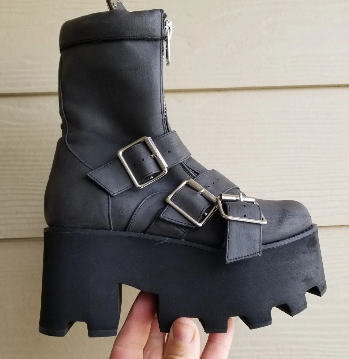 Current mood hellbat platform best sale boots