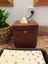 Rattan Tissue Box Cover, Square Facial Tissue Holder with Rounded Corners, Brown
