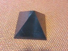 Schungit Pyramide 10 cm