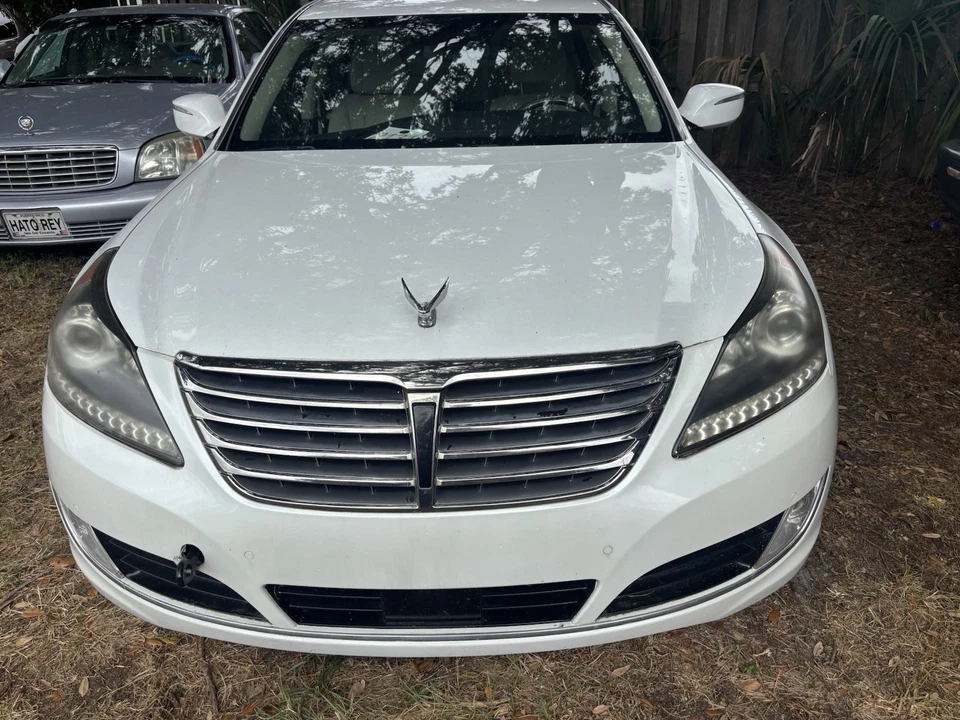 2013 Hyundai Equus Front Grille Chrome OEM - Image 2 of 2