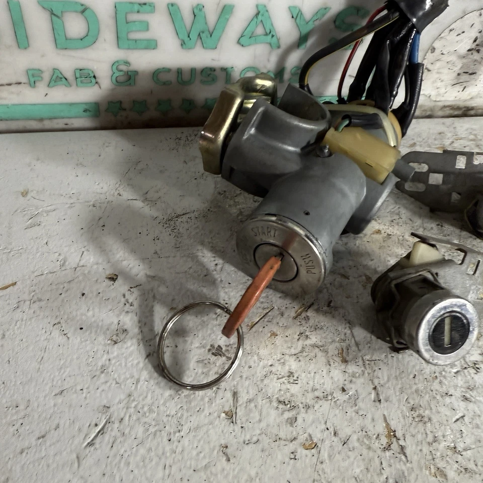 86-88 马自达 RX7 门和点火锁气缸和钥匙 FC — 第 4/4 张图片