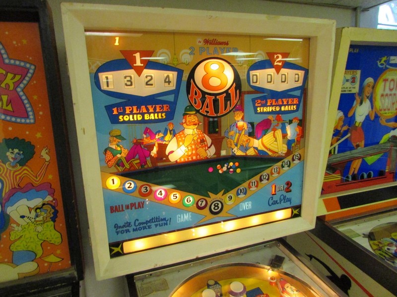 8 Ball Pinball Machine
