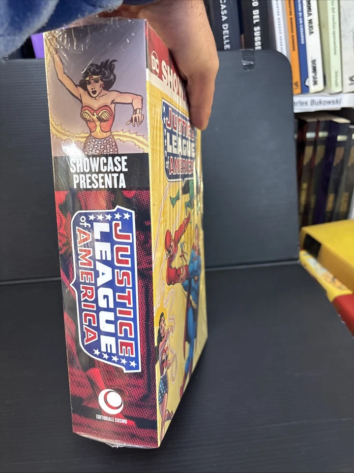 V36 Presenta - Justice League of America - Cofanetto (Vol. 1-2 - Cosmo - Immagine 3 di 3
