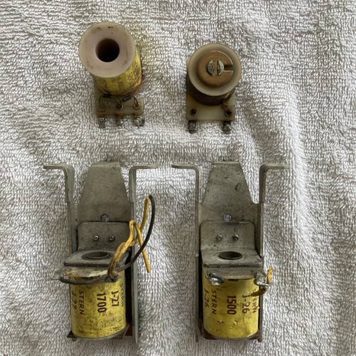 VINTAGE STERN PINBALL POP BUMPER / KICKER COIL WITH BRACKET - 4 ITEMS TOTAL READ - Picture 1 of 13