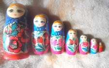 RUSSIAN STYLE PAINTED WOODEN NESTING DOLLS SET OF 7