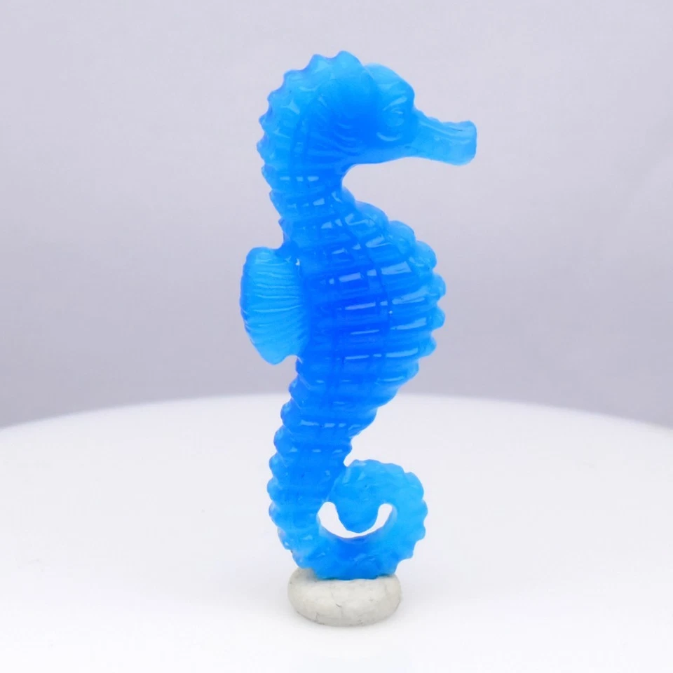 💎 14.79ct Life Like Seahorse Carving Natural Blue Chalcedony - Africa Gemstone - Image 2 of 4