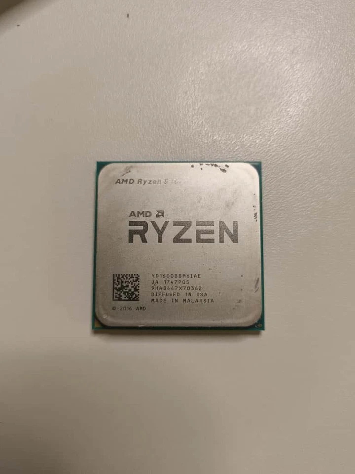 AMD Ryzen 5 1600 mit seinem Kühler AM4 - Bild 3 von 4