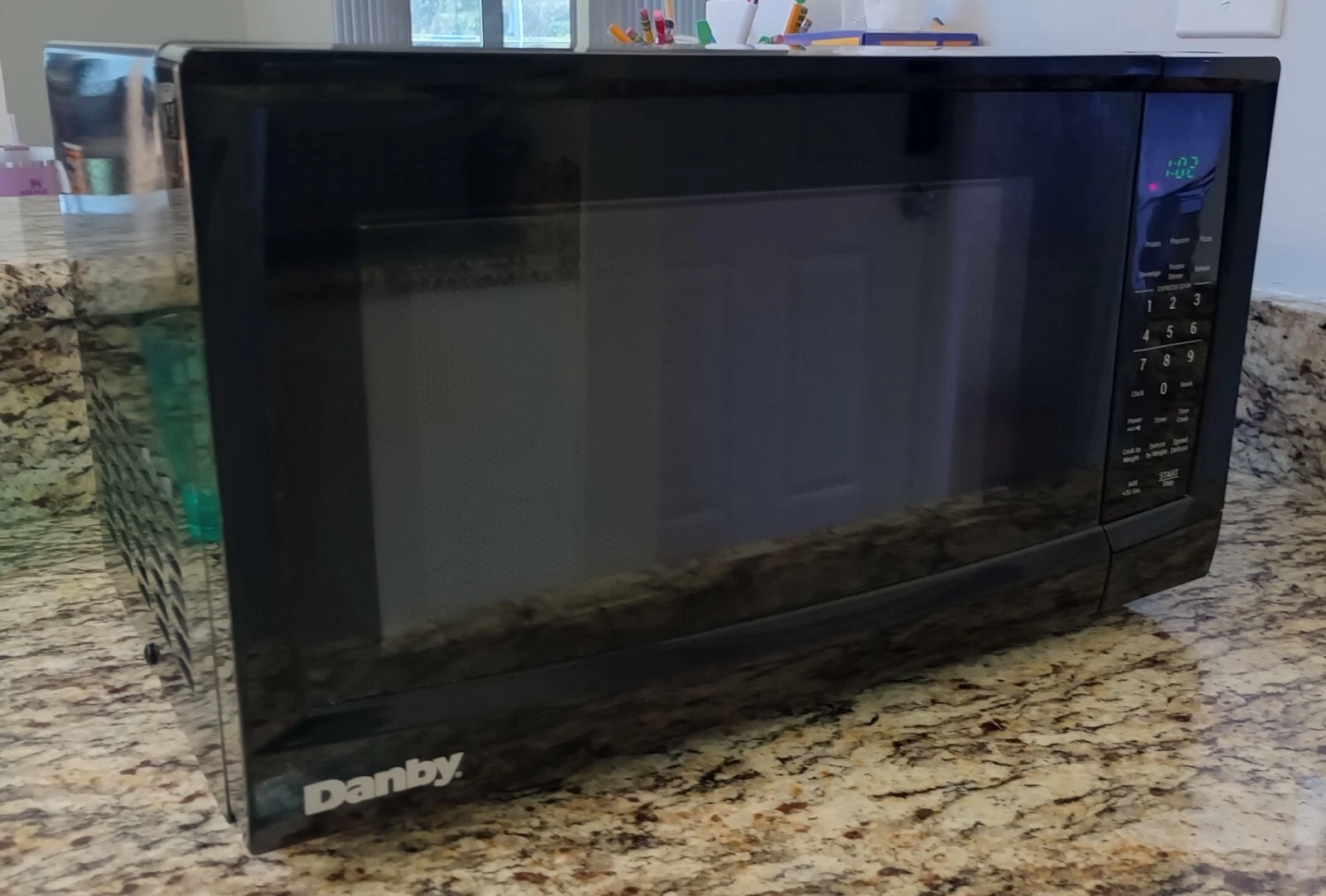 Danby 0.7 cu. ft. Microwave, 700W, 10 Power Levels, 1 Touch Cooking, Black/White