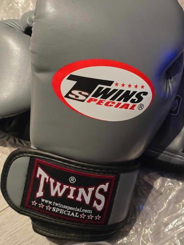 TWINS BOXING GLOVES - GREY 10oz - Picture 6 of 7