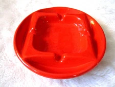VINTAGE RED GLAZED CERAMIC ASHTRAY 6.25" MID CENTURY MODERN USA 