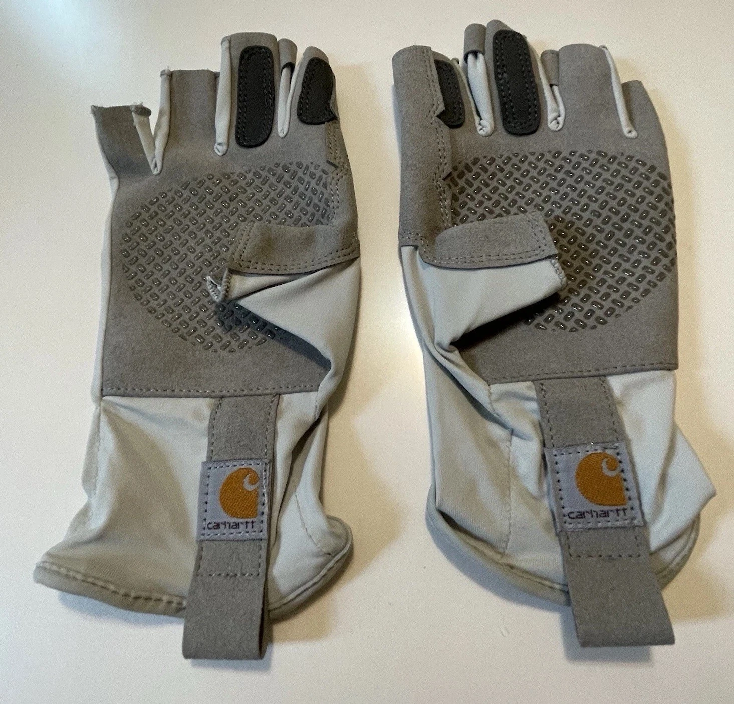 Carhartt A745 SolarGuide Fishing Gloves Small (7 1/2 -8 ) Light Grey Spandex
Opens in a new window o