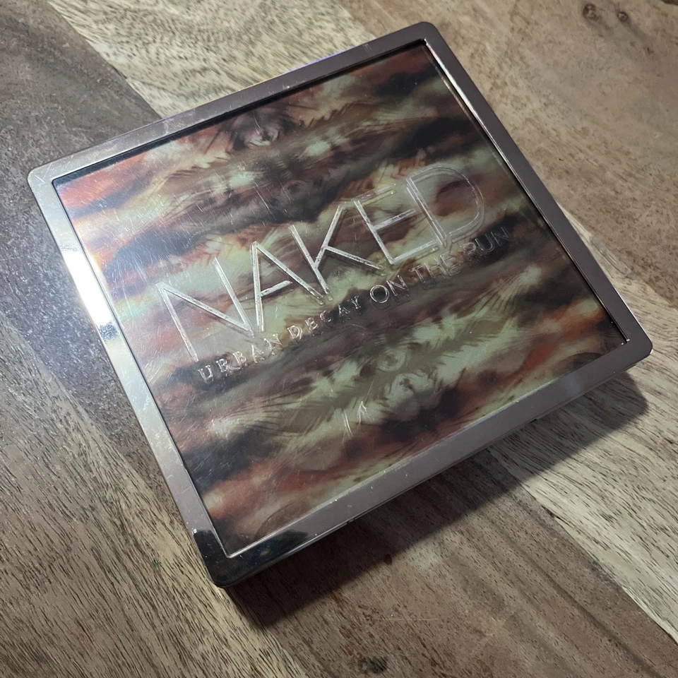 Paleta Urban Decay Naked On The Run edición limitada falta lápiz labial y de ojos Foto 2 de 4