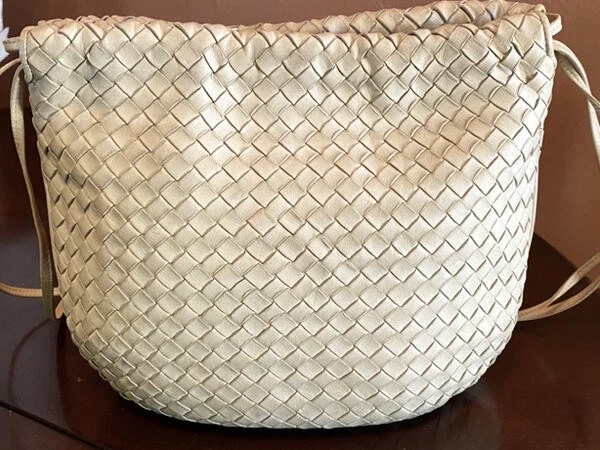 Bolso de hombro vintage Bottega Veneta beige cálido Intrecciato Foto 2 de 4