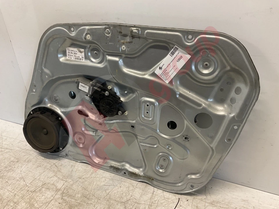 HYUNDAI I30 ESTATE MK1 08-12 PASSENGERS LEFT SIDE WINDOW MOTOR 824802R060 - Image 2 of 4