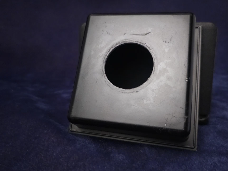 Безымянная металлическая утопленная плата объектива 4x4 дюйма 1,25 дюйма с отверстием диаметром 1 3/8. - Изображение 2 из 2