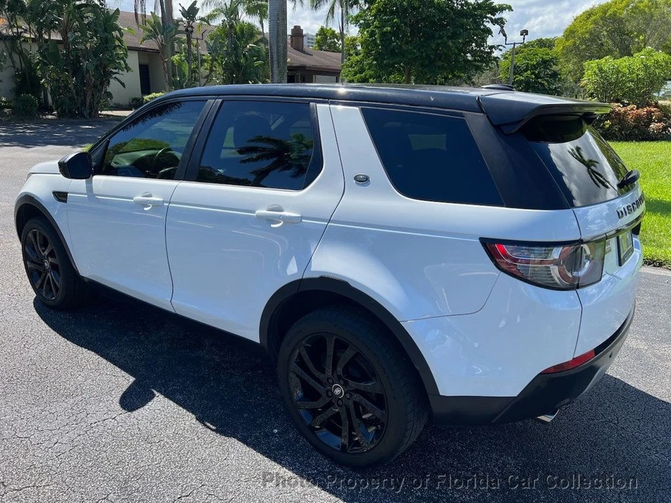 Land Rover Discovery Sport HSE LUX 2015 AWD diseño negro tercera fila Foto 3 de 4
