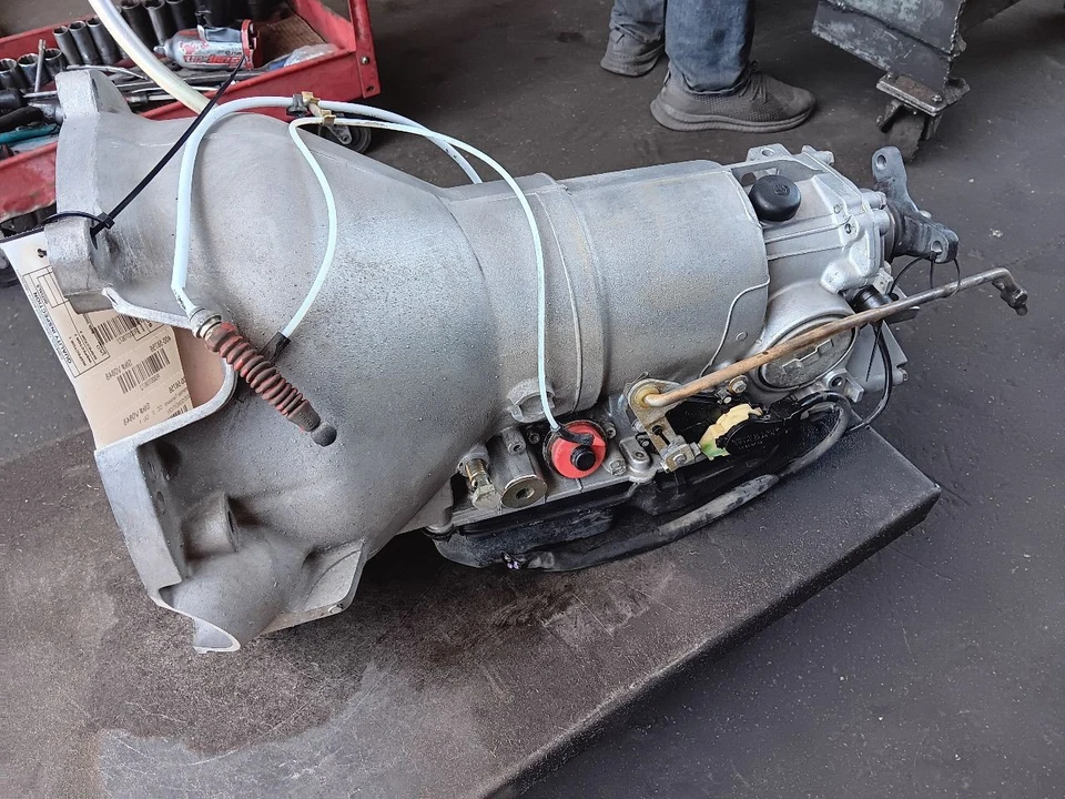 1986-1989 Mercedes 107 560SL Transmission Drivetrain Gearbox 4 Speed 1072705301 - Image 2 of 4