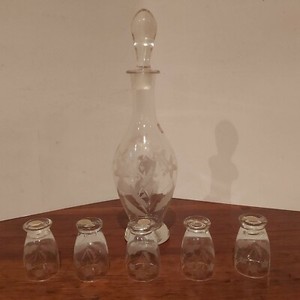 Romanian Etched Crystal Decanter 5 Matching Glasses 12 1 2 Tall Glass Stopper Ebay