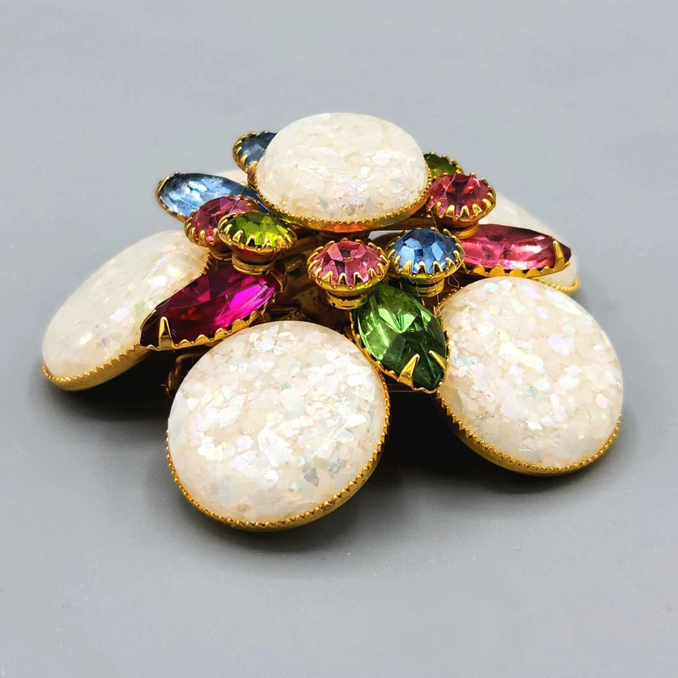 Broche Flor En Capas Tono Dorado Estrás Lucite Brillo Diseñador Sin Firmar Foto 4 de 4