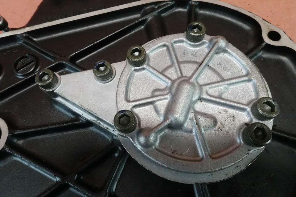 Tampa interna da placa de embreagem do motor Yamaha Road Star XV1700 2002-2009 - Imagem 2 de 4