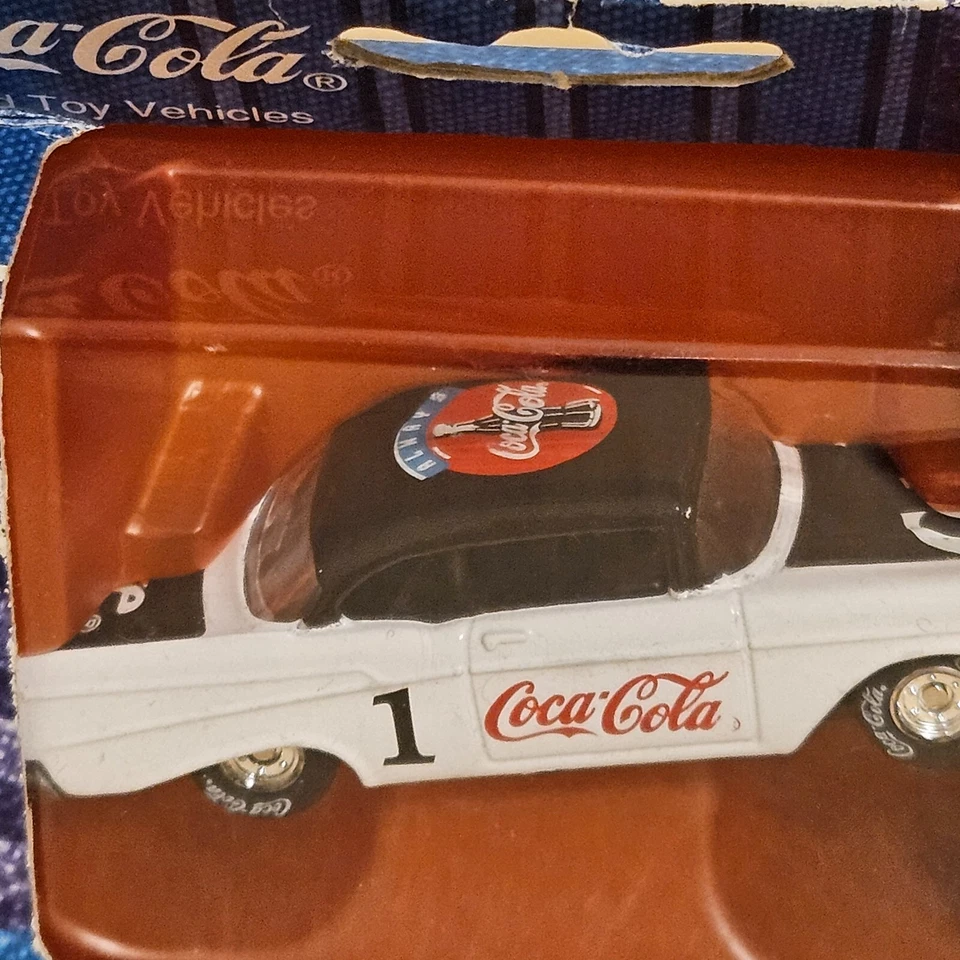 Coca Cola brand toy vehicles " CS-1 Sedan" scala 1:64 "tipo matchbox corgi - Immagine 3 di 4