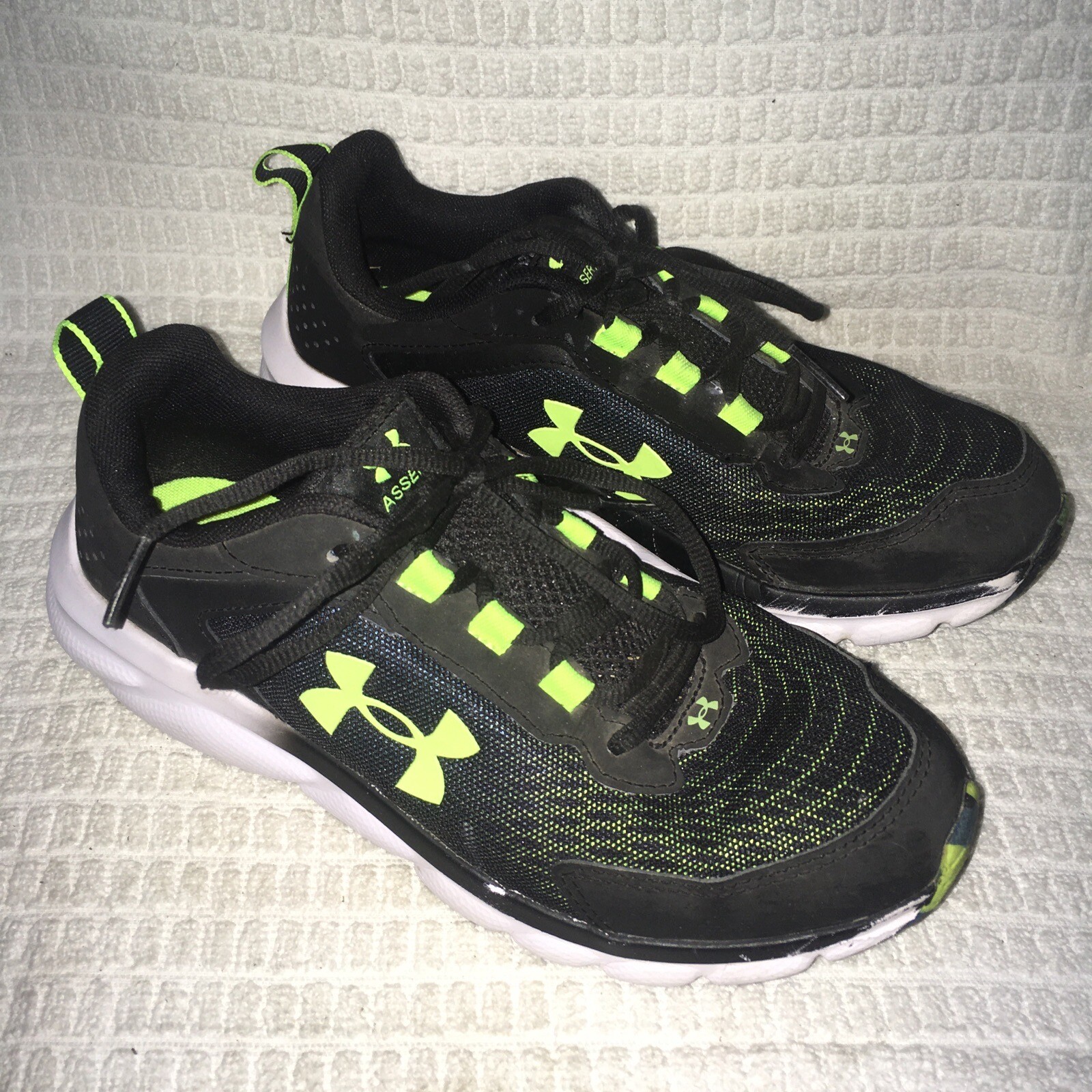 Under Armour Charged Assert 9 Navy Yellow Size 6Y… - image 1