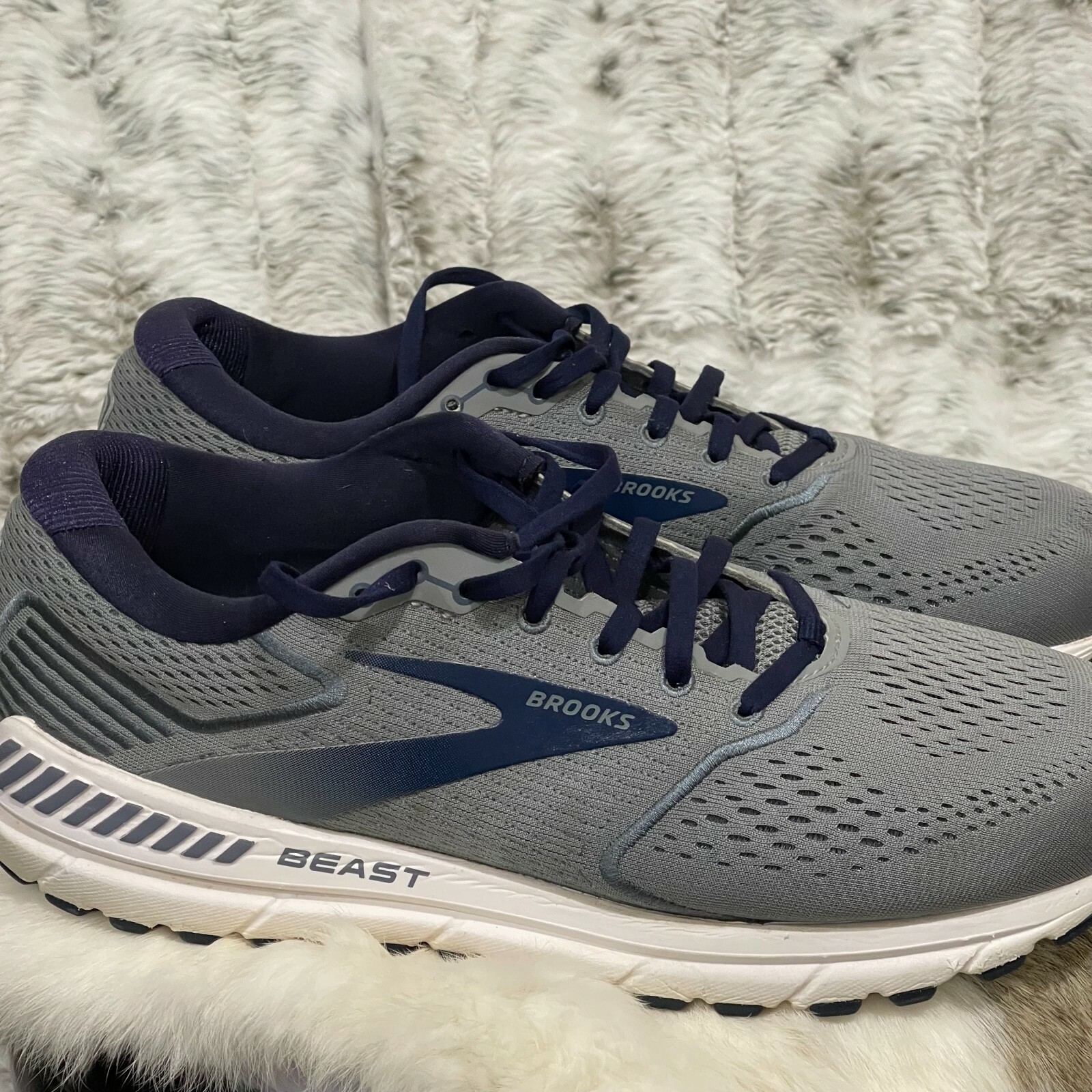 brooks beast blue