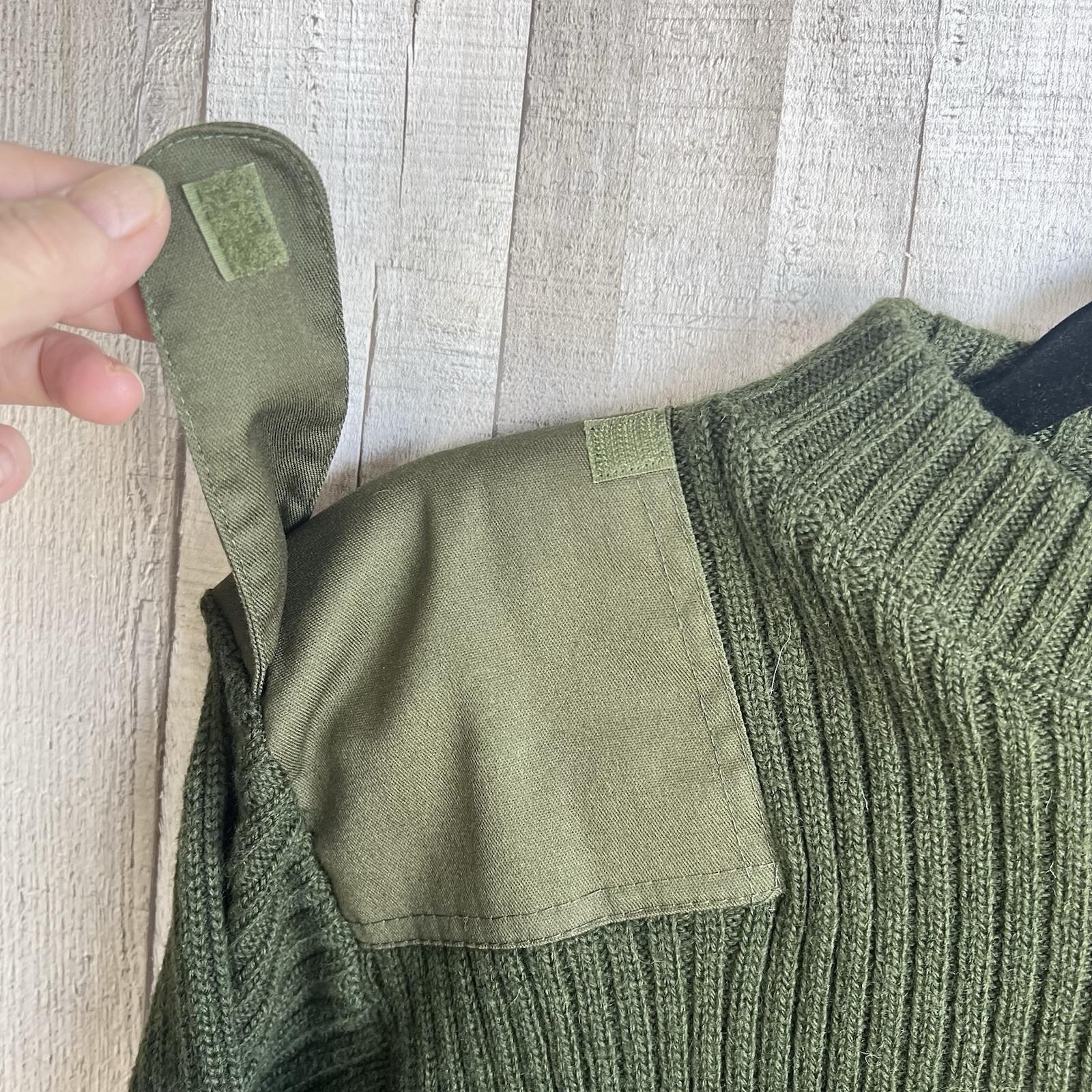 Dscp Valor Collection Military Green Wool Ribbed Sweater w/ Epaulettes - Size 38