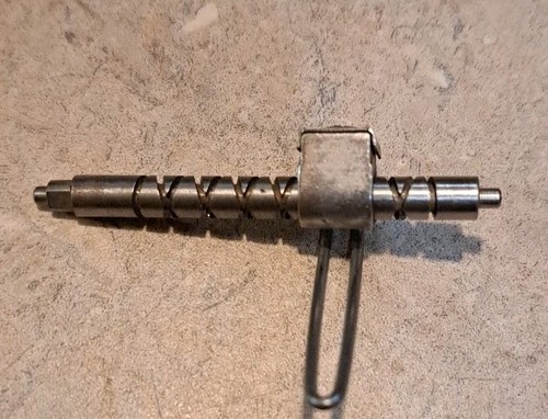 Vintage PENN PARTS 309M LEVEL WIND GUIDE, WORM, PAWL, PAWL CAP SCREW  - Bild 3 von 3