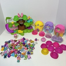 Enorme lote mixto de 68 figuras de guardería Hatchimals CollEGGtibles Hatchy Homes