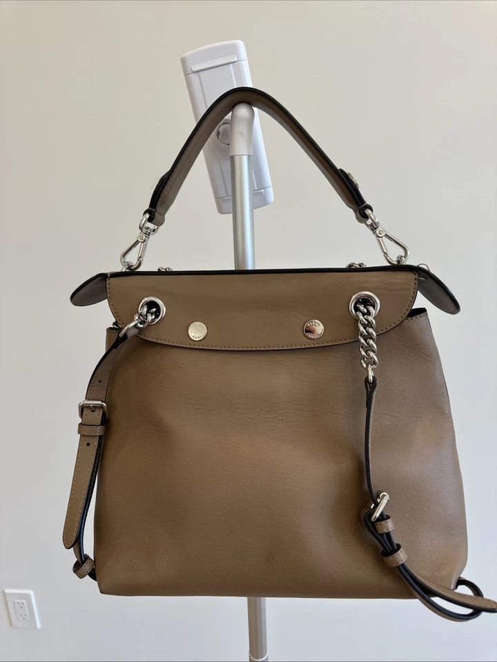 Mochila Fendi Back to School pequena couro bege - Imagem 3 de 4