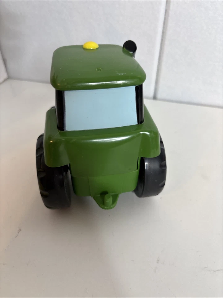 John Deer Remote Controlled RC Tractor with Remote Working Very Good Condition - Image 3 of 4