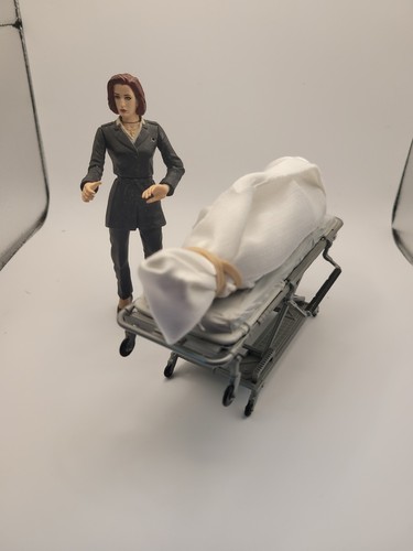 Xfiles Characters..Scully And An Alien On A Gurney. Rare 
